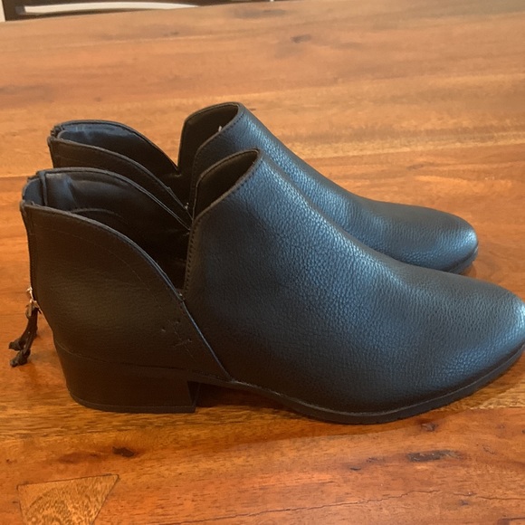Women’s NWOT Kenneth Cole Reaction ankle Booties.  Sz 7 - Picture 3 of 8